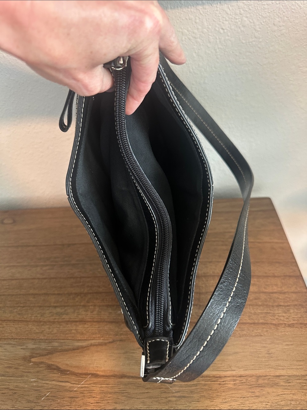 Etienne Aigner Genuine Leather Black Bag w/Contrast Stitching - Picture 7 of 15